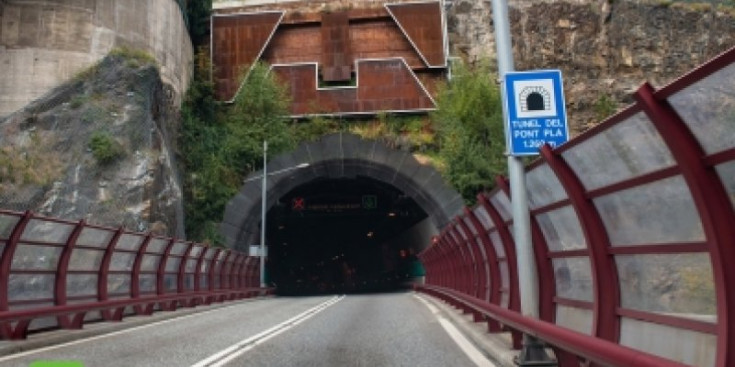 L'entrada del túnel del pont Pla.