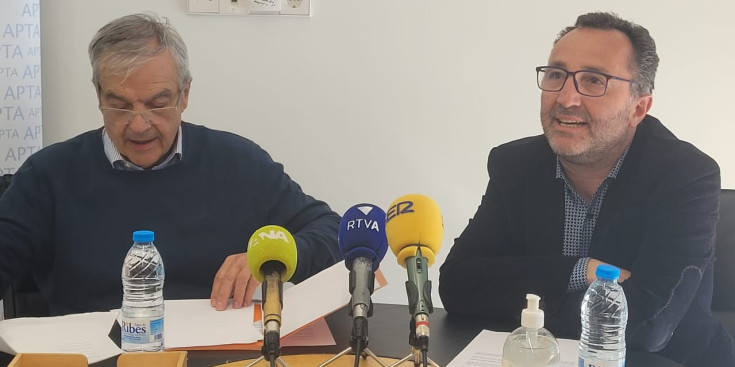 Josep Duró i Jordi Cerqueda durant la roda de premsa, aquesta tarda.