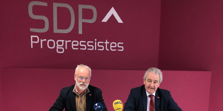 El president de SDP Progressistes, Josep Roig, juntament amb el representant al pacte d'Estat, Jaume Bartumeu.