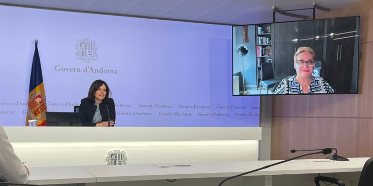 La ministra d’Afers Exteriors, Imma Tor, i l’experta per al CEDAW de l’ONU, Jelena Pià, en la roda de premsa.