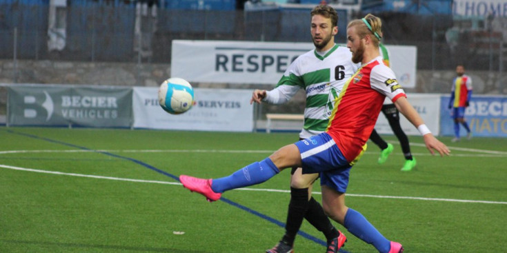 Cisteró supera Lage en el partit disputat a la Borda Mateu.