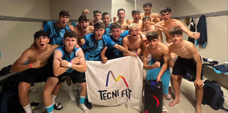 Els jugadors del Juvenil B19, el conjunt més destacat de l’entitat andorrana, celebrant un triomf.
