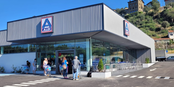 L'entrada de la nova botiga Aldi a La Seu d'Urgell.