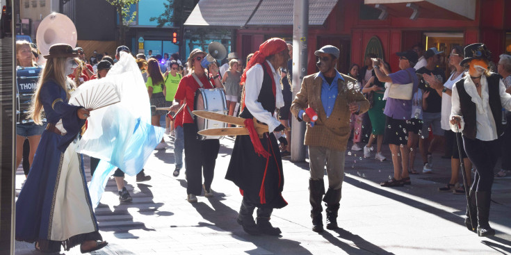 Un instant de la benvinguda de la Festa Major d'Escaldes-Engordany, amb els trabucaires de la Unió Pro-Turisme escaldenca i Canillo's Band Tocant.