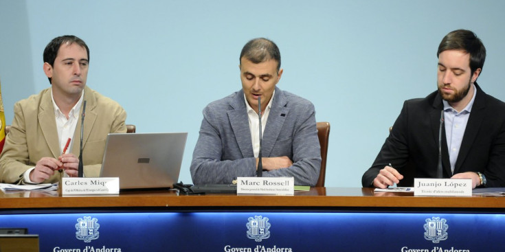 Carles Miquel, Marc Rossell i Juanjo López ahir durant la presentació del balanç de la COP21.