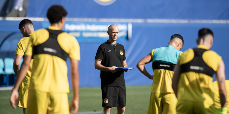 Boris Antón avui durant l’entrenament dels seus a l’Estadi Nacional.