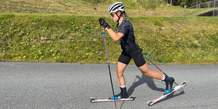 Gina del Rio entrenant rollerski a Trondheim.