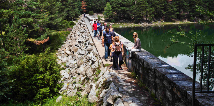 Visitants al camí d’Engolasters.