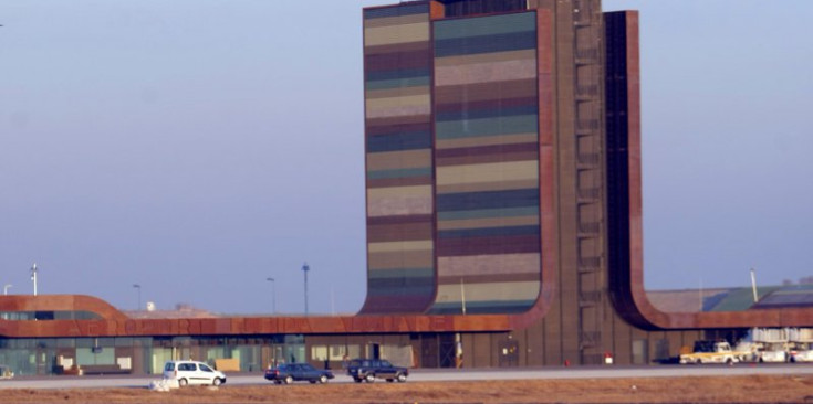 La torre de control de l’aeroport lleidetà.