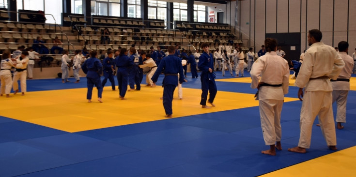 Els judokes de la Federació Andorrana, la Federació Catalana i la Federació Francesa de Judo durant l'intercanvi anual.