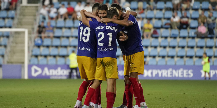 Els jugadors de l'FC Andorra celebrant el gol d'Álvaro Peña.