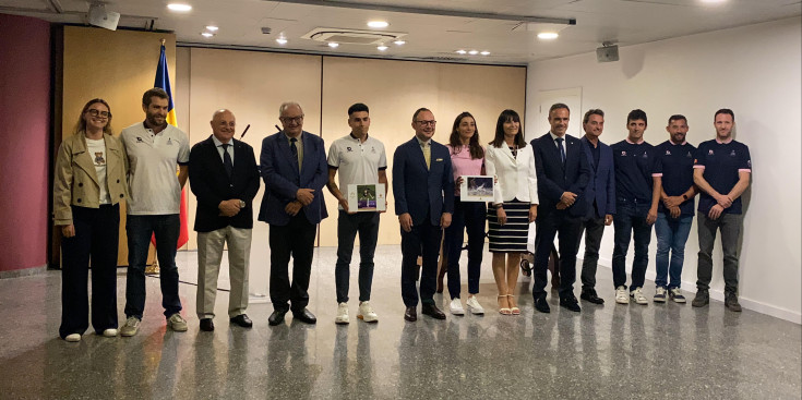 Les autoritats juntament amb Nahuel Carabaña i Mònica Dòria.