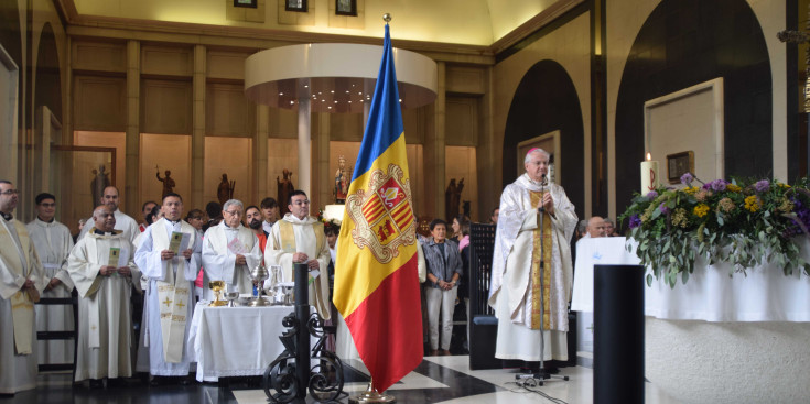 El copríncep episcopal, Joan-Enric Vives, durant la misa al Santuari de Meritxell.