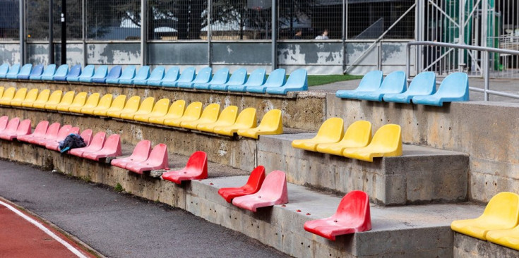 Imatge actual de les graderies de l'Estadi Comunal Joan Samarra.