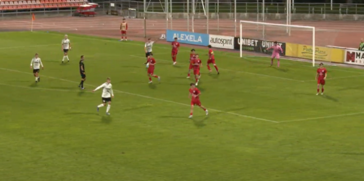 Un instant del JK Tallinna Kalev - FC Santa Coloma 'B'.