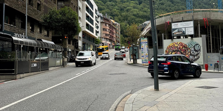 El carrer de la Unió en direcció al km. 0 situat a Escaldes-Engordany.