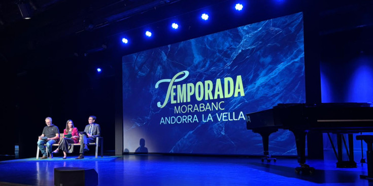 D'esquerra a dreta: Oriol Vilella, Olalla Losada i Wiro Martin a la presentació de la 30a edició de La Temporada Morabanc Andorra la Vella.