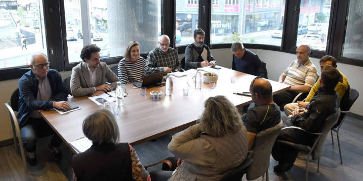 La reunió d'avui entre el ministre de Medi Ambient, Agricultura i Ramaderia, Guillem Casal, i l'Associació de Pagesos i Ramaders.