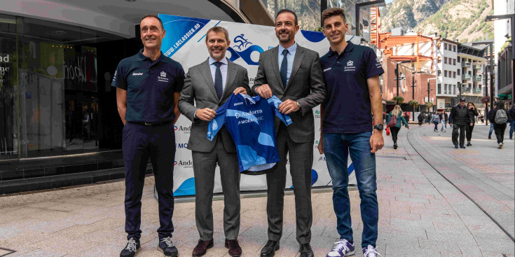 Gerard Riart, Lluís Alsina, Jordi Torres i Carlos Verona després de la presentació.