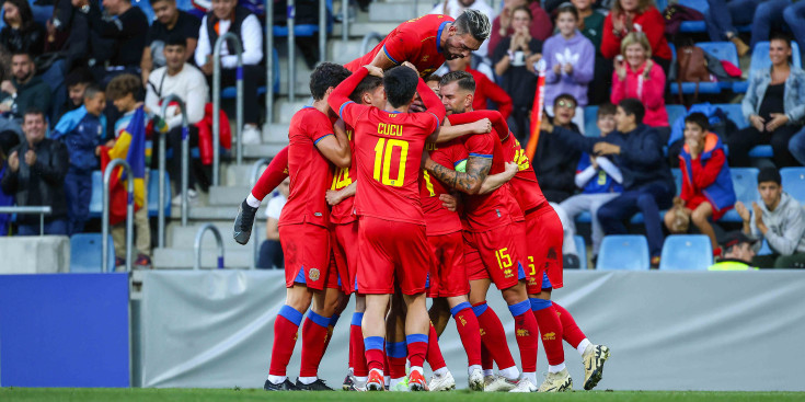 Els andorrans celebrant el gol de Marc Pujol.