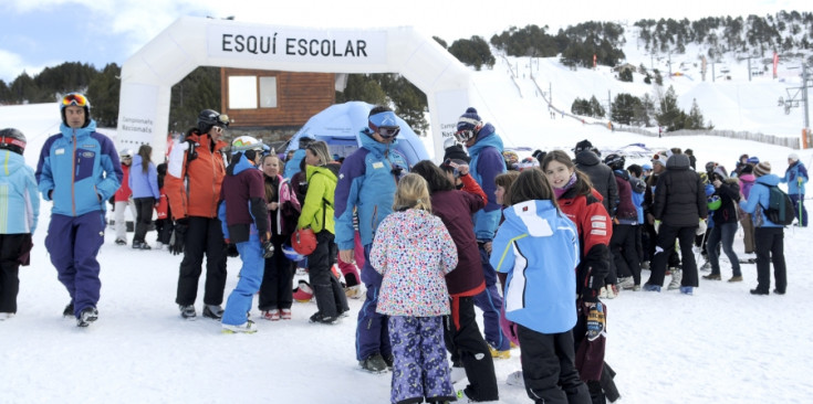 L’ús del protector d’esquena serà obligatori per a tots els infants durant l’esquí escolar.