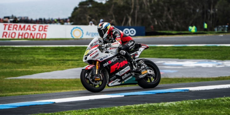 El pilot Xavi Cardelús durant els entrenaments al circuit Phillip Island.