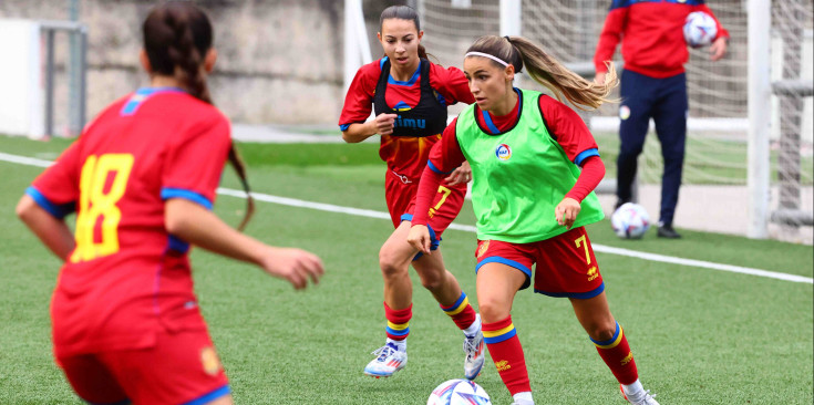 Un instant de l'entrenament de la selecció aquest matí a Borda Mateu.