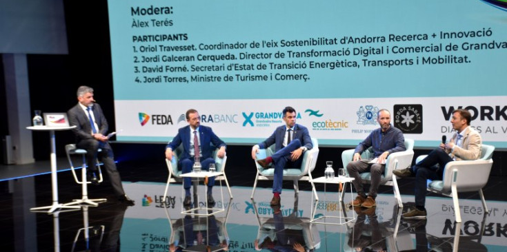 El ministre Torres, David Forné, Oriol Travesset i Jordi Galceran, a la taula rodona 'Canvi Climàtic: reinventant Andorra'.