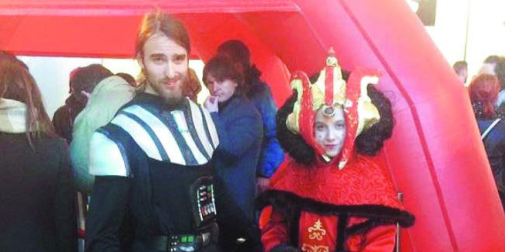 Dues persones vestides de Star Wars