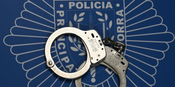 Detingut un home per violència domèstica i possessió de cocaïna