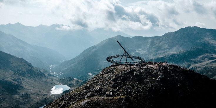 El Mirador Solar de Tristaina i les activitats a l’aire lliure consoliden l’estació com un destí turístic estival clau.