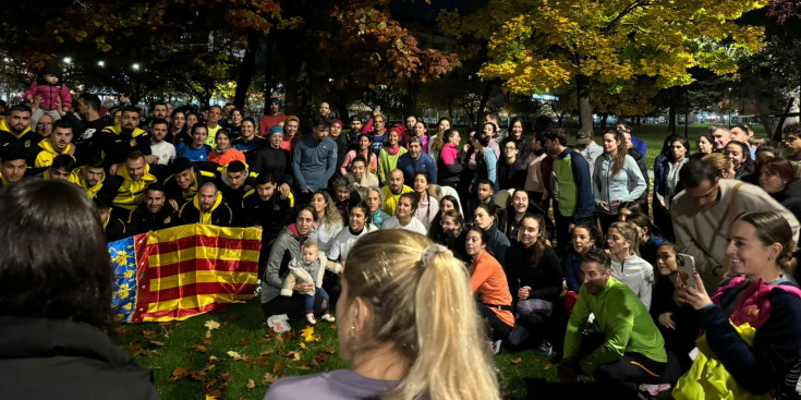 'Correm per València' mobilitza centenars de participants en una cursa per ajudar en la reconstrucció de les zones afectades.