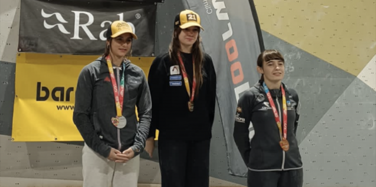 Laia Taulats al podi de la categoria U18 femenina de la Copa d'Espanya.