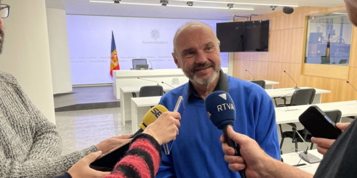 El secretari general de la Unió Sindical d'Andorra, Gabriel Ubach, parlant dels salaris després d'assistir al Consell Econòmic i Social.