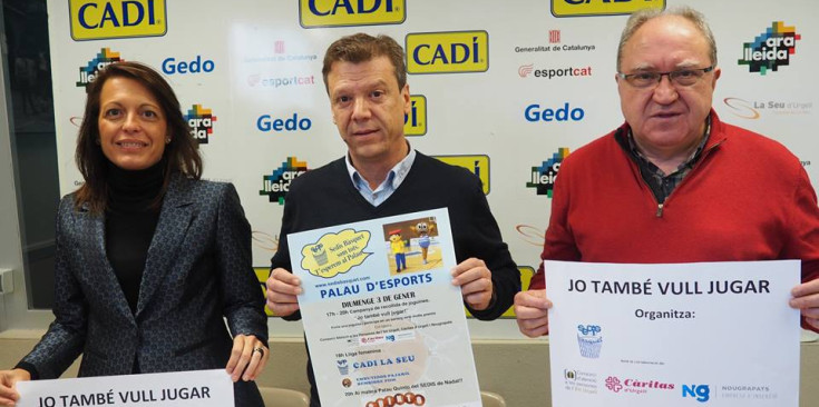 Presentació de la campanya solidària, amb Anna Vives, Pere Porta i Josep Casanova, ahir.