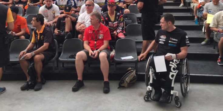 Albert Llovera, en el ‘briefing’ de pilots del Dakar 2016.