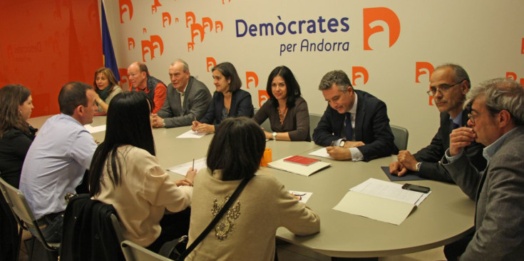 Imatge d’arxiu d’una reunió dels càrrecs electes de Demòcrates per Andorra.