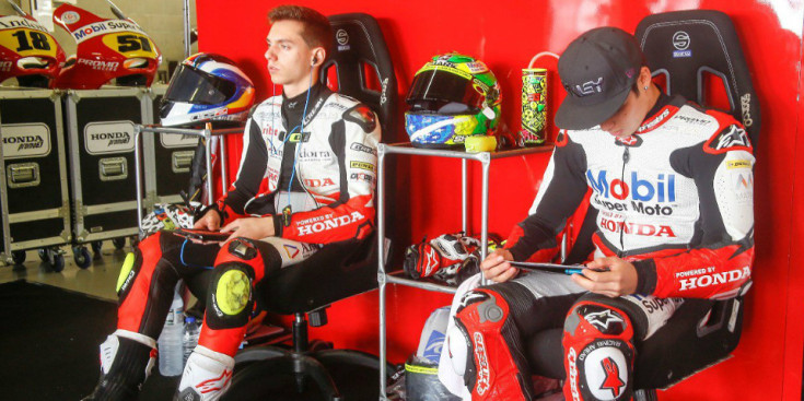 Cardelús i Granado, al pàdoc d’una de les curses de Moto2.