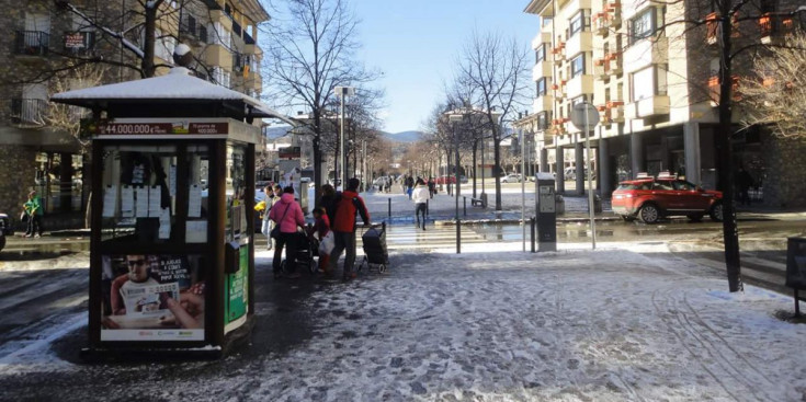 Un carrer de la Seu d’Urgell nevat.