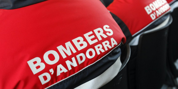 Un treballador dels Bombers d’Andorra.
