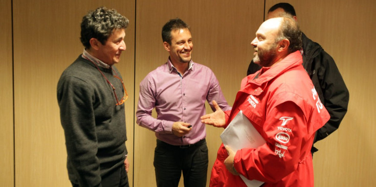 Pere López amb Gabriel Ubach i Esteve López abans de la reunió, ahir.