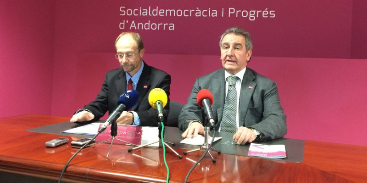 Víctor Naudi i Jaume Bartume a la seu del partit, ahir