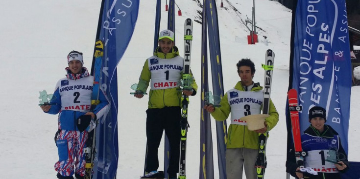 Verdú i Esteve, al primer i tercer caixó del podi de Châtel.