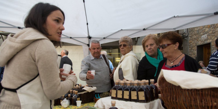 La productora de la Ratassia de la Carmeta, Eva Gómez, a la fira de productes d’Andorra de la capital.