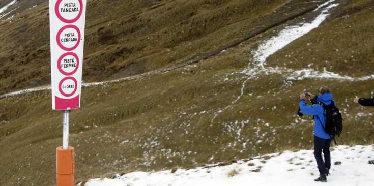Una pista d’esquí tancada per manca de neu.