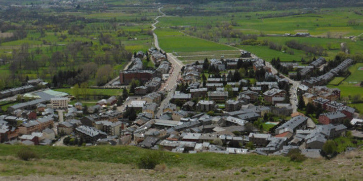 Vista general del municipi de Llívia (Cerdanya).