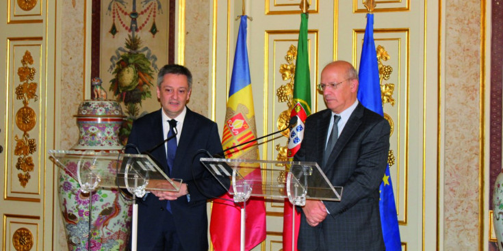 El ministre d’Afers Exteriors, Gilbert Saboya, juntament amb el seu homòleg portuguès, Augusto Santos.