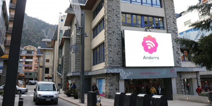 Façana de l'edifici d'atenció al client d'Andorra Telecom.