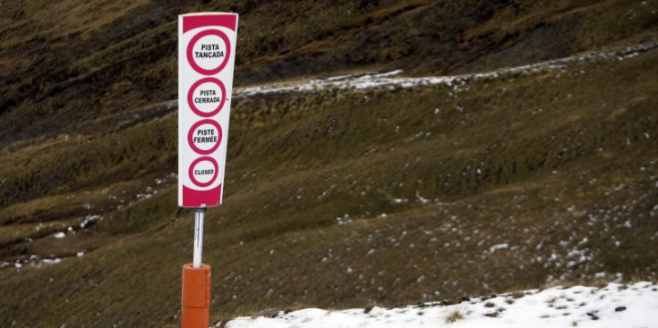 Una pista tancada per manca de neu en una temporada d’esquí anterior.