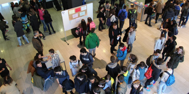 Estudiants visiten el centre de Formació Professional d'Aixovall